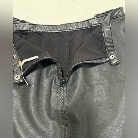 Free People Black Mini Skirt Faux Leather Size 8 - Picture 10 of 12